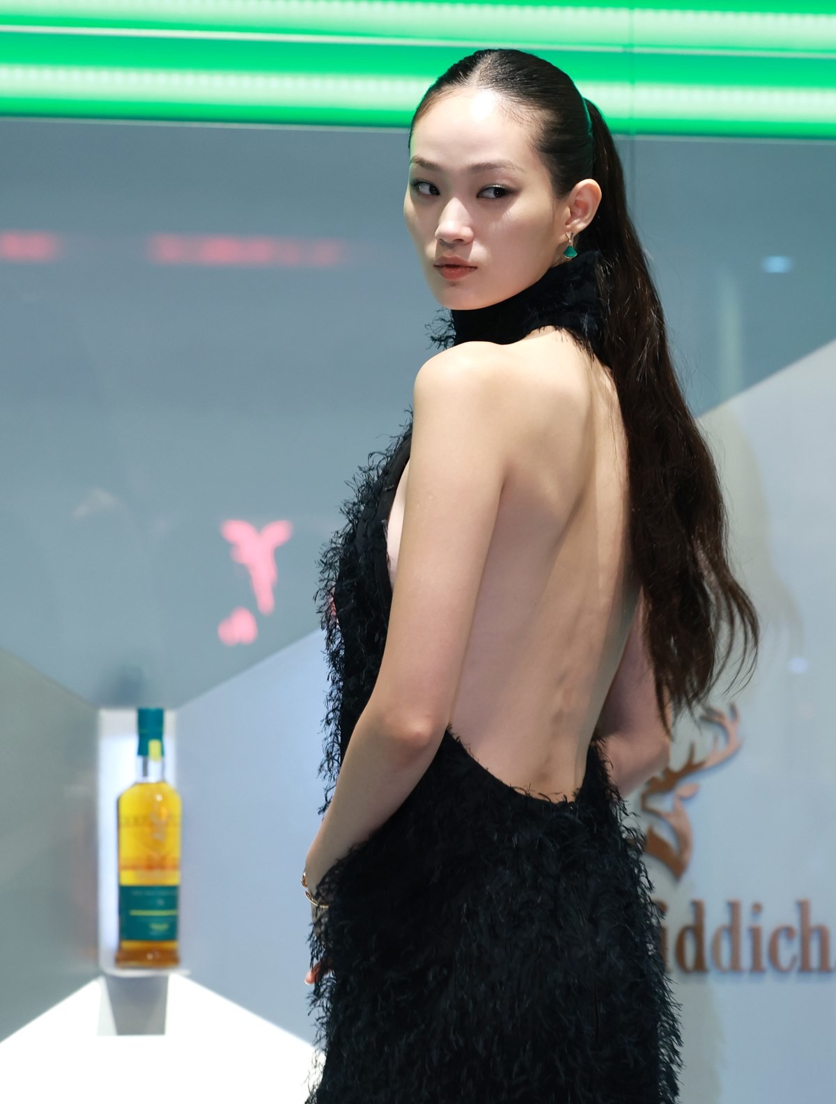 샤넬 뮤즈로 불리는 세계적 톱모델 신현지(30)가 26일 비연예인 연인과     극비리에 준비한 스몰웨딩으로 결혼식을 올린다.  / 뉴스1