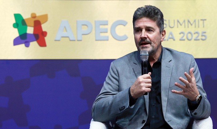 울리 호만(Ulrich Homann) 마이크로소프트 부사장이 31일 경북 경주 예술의전당에서 열린 아시아태평양경제협력체(APEC) 최고경영자(CEO) 서밋(Summit)에서 '에이전틱 AI를 통한 더 스마트한 에너지: 데이터센터 전력 관리의 재정의'를 주제로 발언하고 있다. 2025.10.31/뉴스1