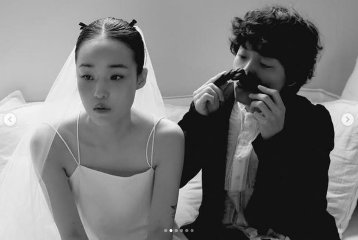 25일 SNS에 게시된 가수 오존(오)과 싱어송라이터 전주니(왼)의 결혼 사진. / 오존 인스타그램