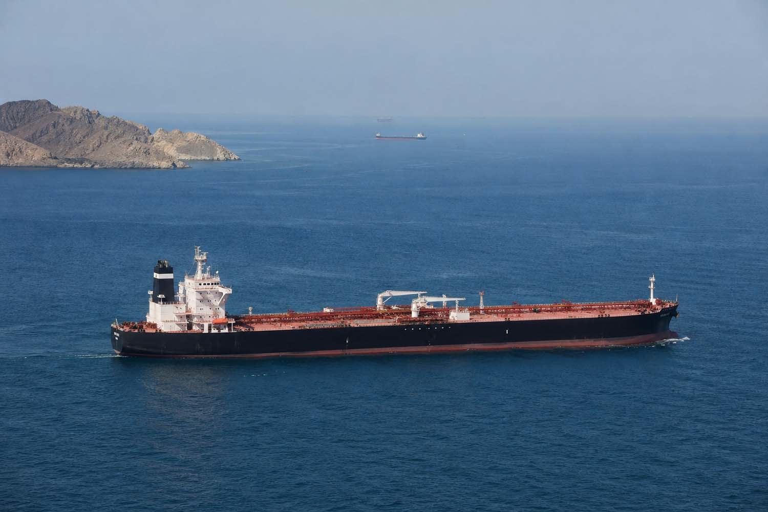 호르무즈 해협. AI 툴로 제작한 사진.