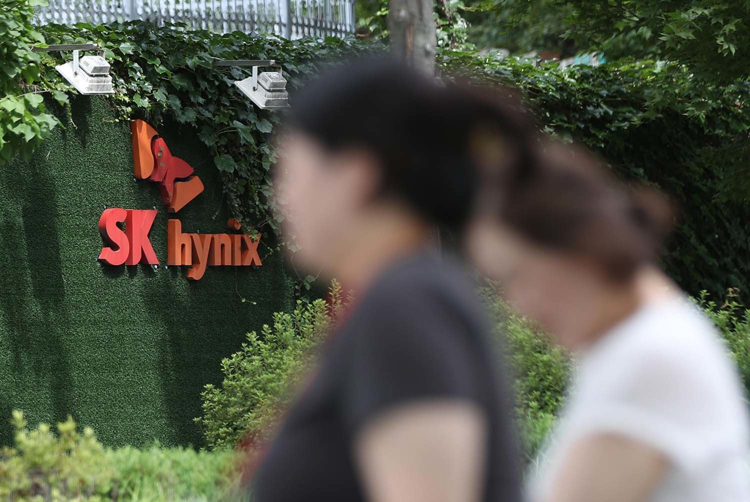 파격 성과급 효과... 출산 3개월 만에 복직하는 SK하이닉스 직원들