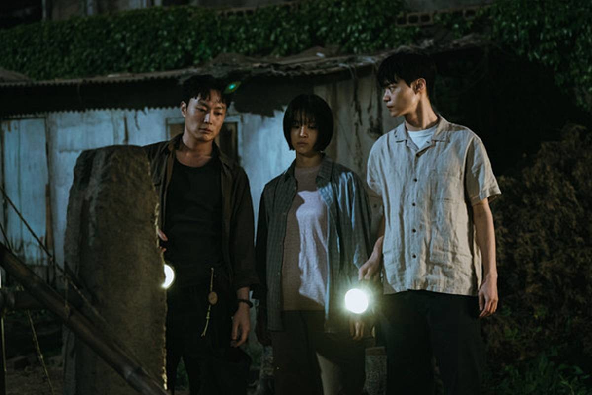 영화 '특별시민', '명량' 조감독과 넷플릭스 '킹덤' 시즌2의 B감독을 맡았던 박윤서 감독의 첫 메인 연출작 / 넷플릭스