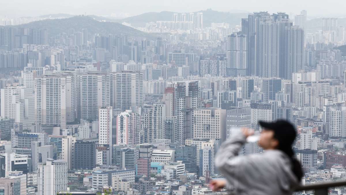 서울 남산에서 바라본 아파트 단지 모습.  / 뉴스1