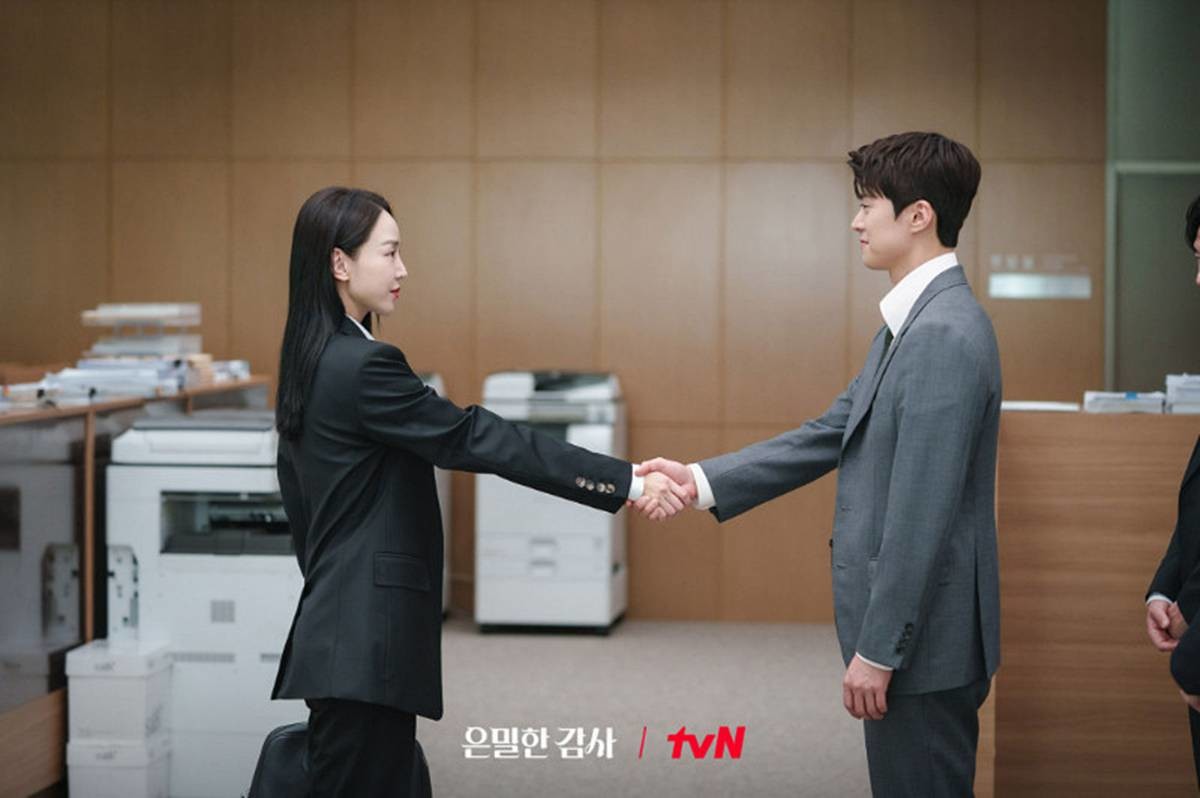 '대군부인' 판 흔들 복병?     MBC 금토드라마 ‘21세기 대군부인’이 강한 화제성을 이어가는 가운데, ‘은밀한 감사’는 토요일 방송 시간 일부가 겹친다     / tvN