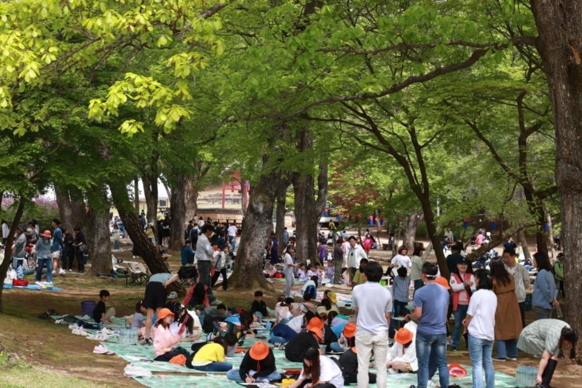 강원 영월군의 대표 축제인 제57회 단종문화제가 26일부터 세계문화유산인 장릉과 영월동강둔치, 관풍헌 등에서 열렸다.  / 영월군