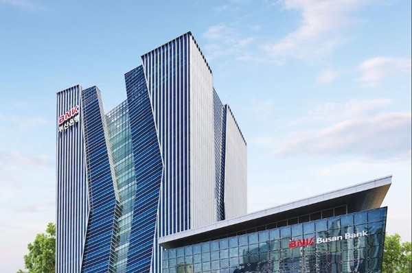 BNK부산은행이 서민금융 이용 고객을 대상으로 근저당권 말소비용을 대신 부담하는 제도를 시행한다.  / 사진제공=부산은행