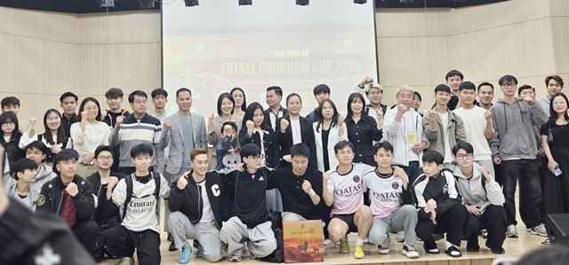 ‘월드 다가치(World DAGACHI, 대표이사 권해석)’가 전남대학교 베트남 유학생회가 주관한 ‘FUTSAL CHONNAM CUP 2026’을 공식 후원하며 대회를 성황리에 마무리했다. / 월드 다가치