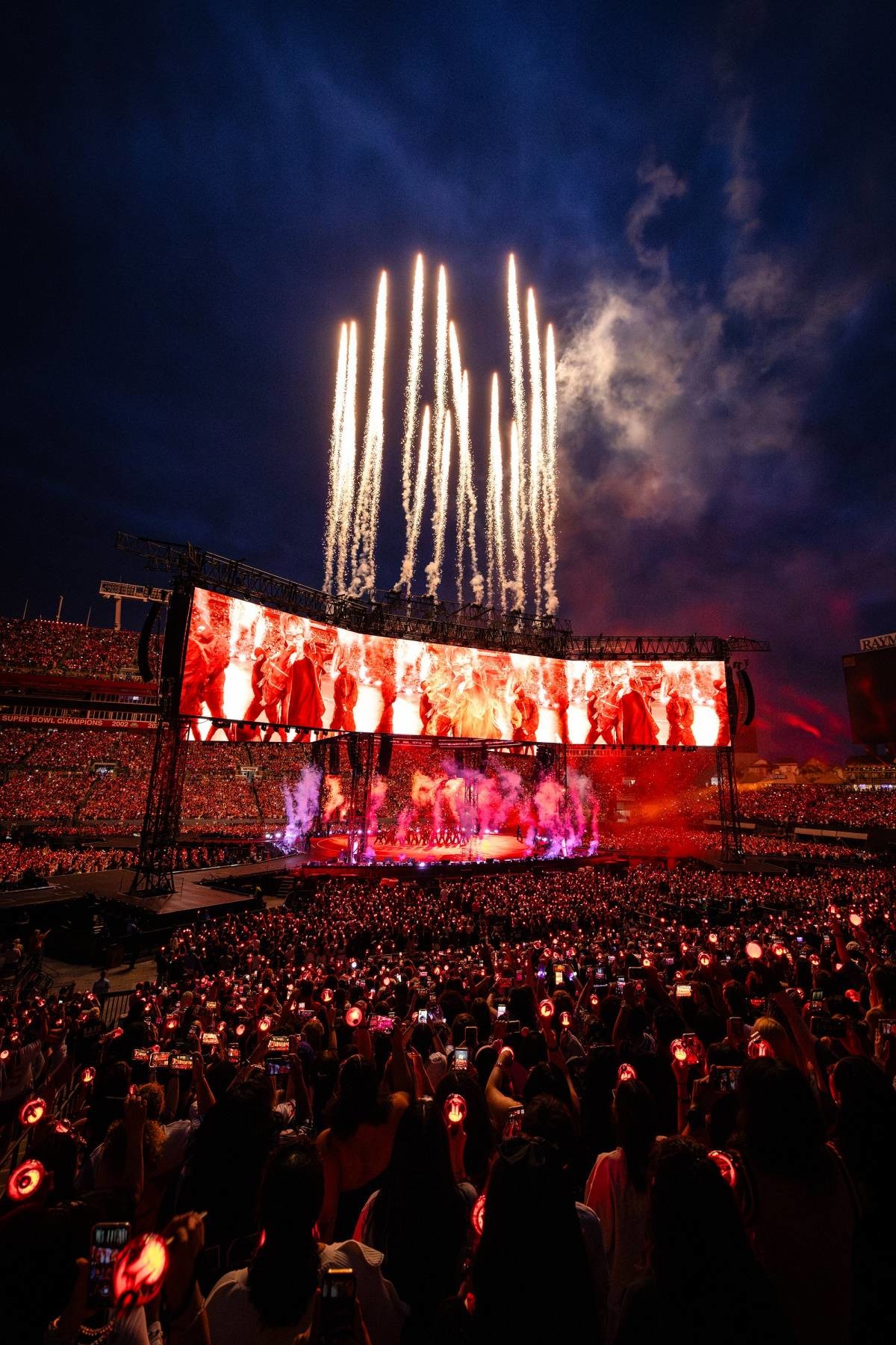 지난 25일 진행된 BTS 월드 투어 '아리랑' 인 탬파 현장 / 방탄소년단 엑스