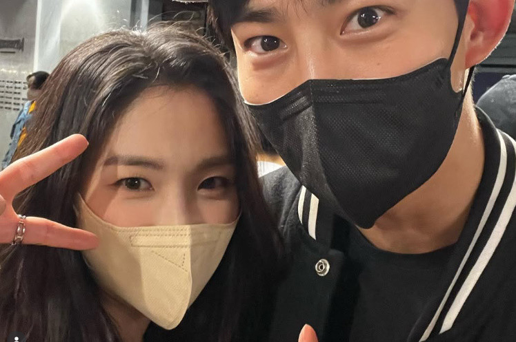 드라마 '어사와 조이'에서 호흡을 맞췄던 배우 김혜윤과 옥택연 / 옥택연 인스타그램