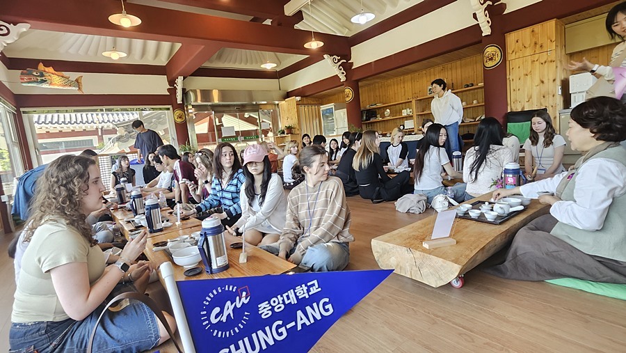 양평군, 외국인 교환학생 60여 명 '산나물 팸투어' 성료