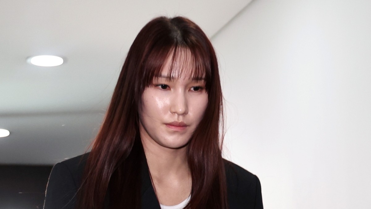 '음주운전' 안혜진, 배구연맹 상벌위 출석    술을 마시고 운전대를 잡은 배구선수 안혜진이 27일 오전 서울 마포구 한국배구연맹(KOVO)에서 음주운전 관련 소명을 하기 위해 상벌위원회에 출석하고 있다. /뉴스1