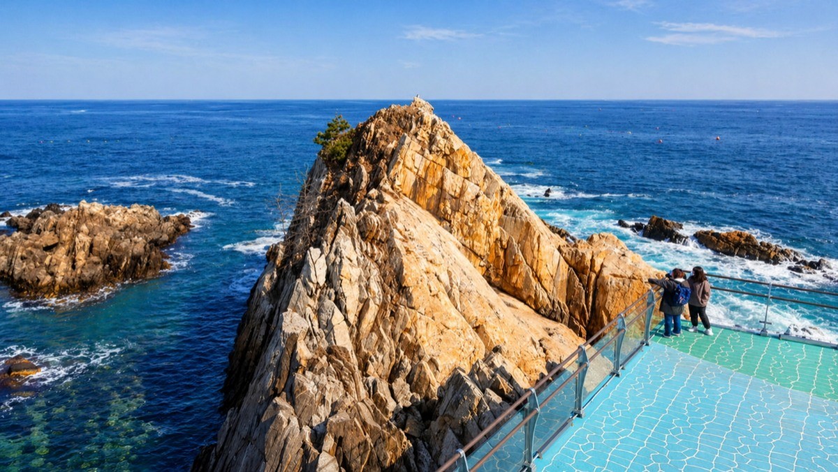 백섬 해상전망대. 기사 내용 토대로 AI툴 활용해 제작한 자료사진.