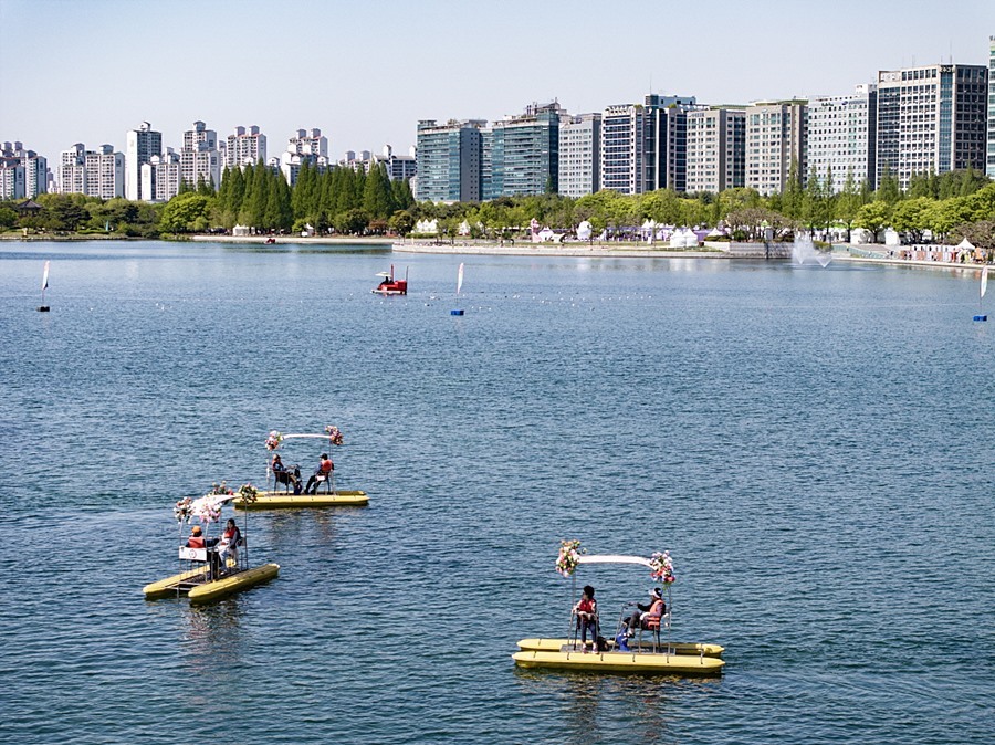 2026고양국제꽃박람회, '수상꽃자전거' 연일 성황