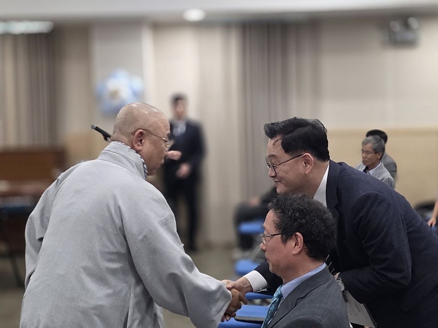 민경선 고양시장 후보가 다양한 행사를 참여해 시민들과 소통을 하고 있다