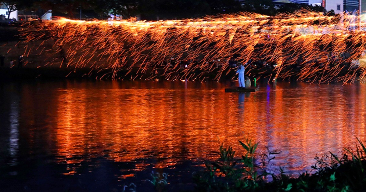 무주 안성 낙화놀이. / 뉴스1