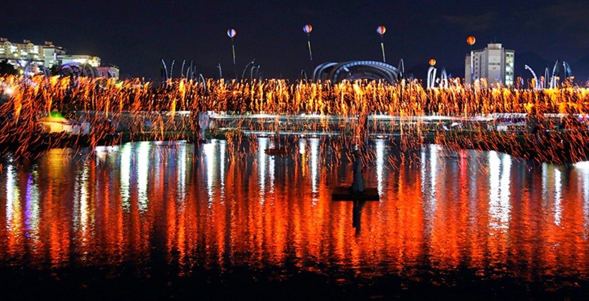 무주 안성 낙화놀이. / 뉴스1