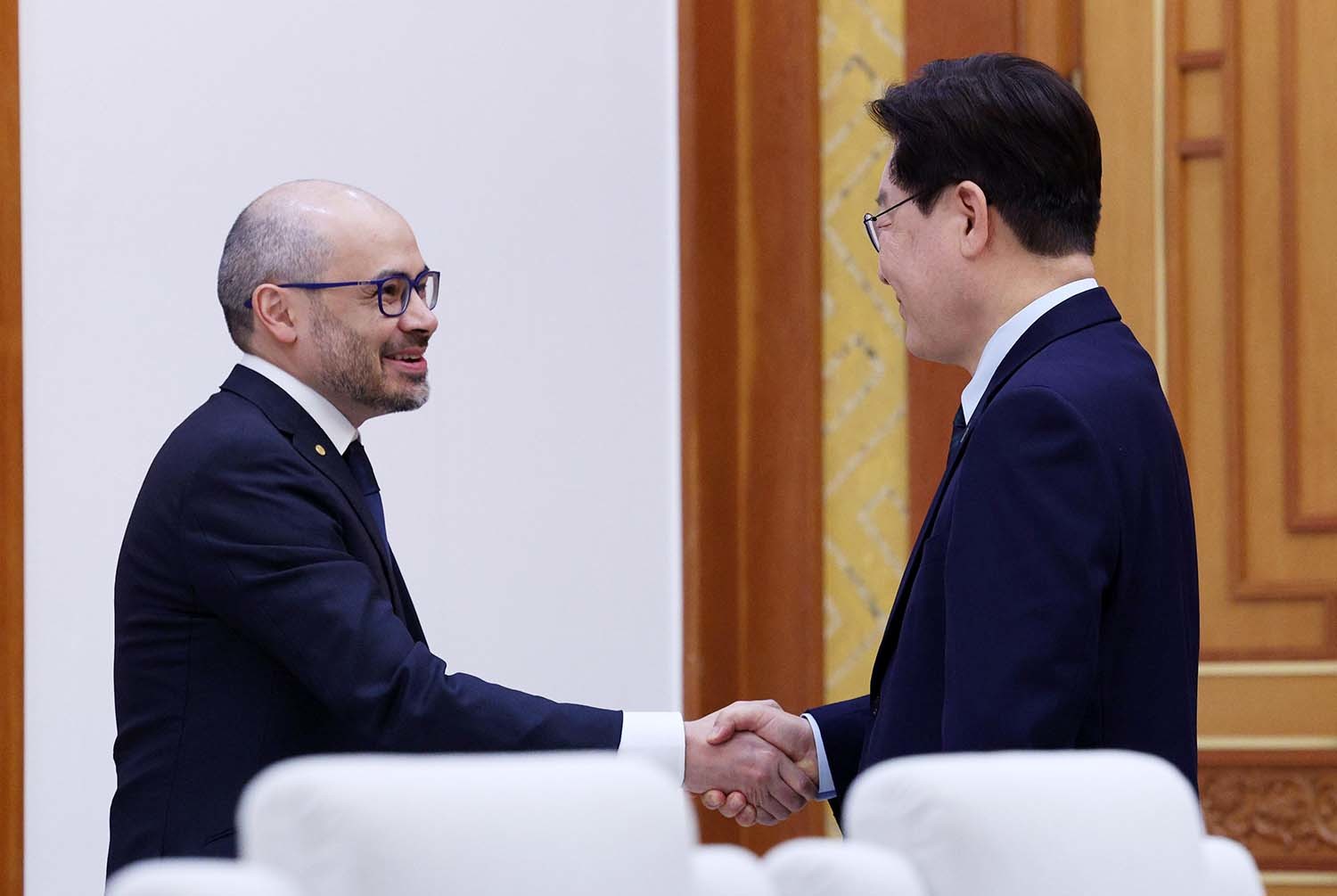 이재명 대통령이 27일 청와대에서 데미스 하사비스 구글 딥마인드 공동창업자 겸 대표를 접견하고 있다. /뉴스1 (청와대통신사진기자단)