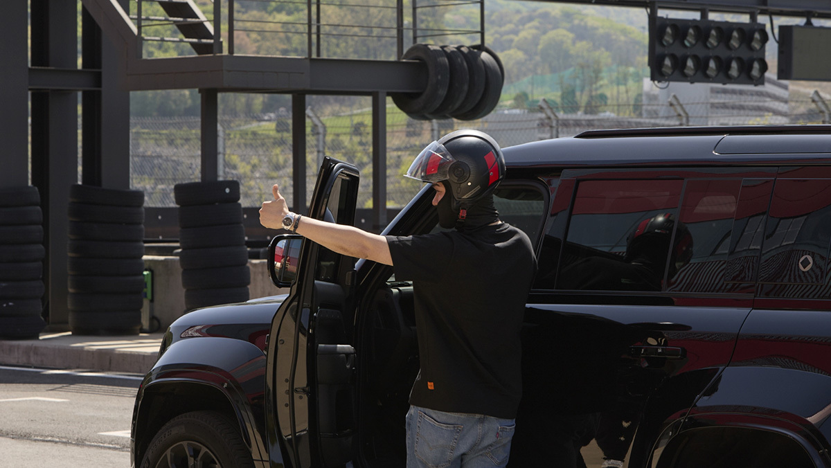 2.4억 OCTA 블랙 첫선… JLR 고객행사 '데스티네이션 디펜더' 성료