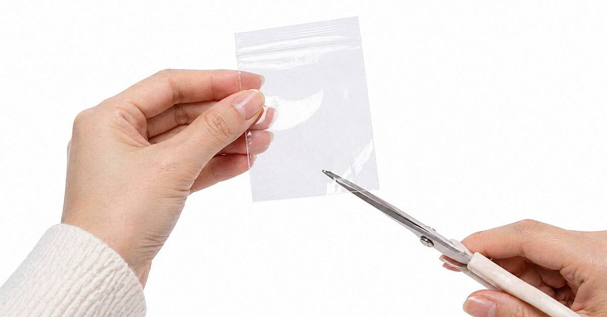 미니 지퍼백, 가위로 ‘이 부분’만 잘라보세요…버리던 물건이 ‘살림템’ 됩니다