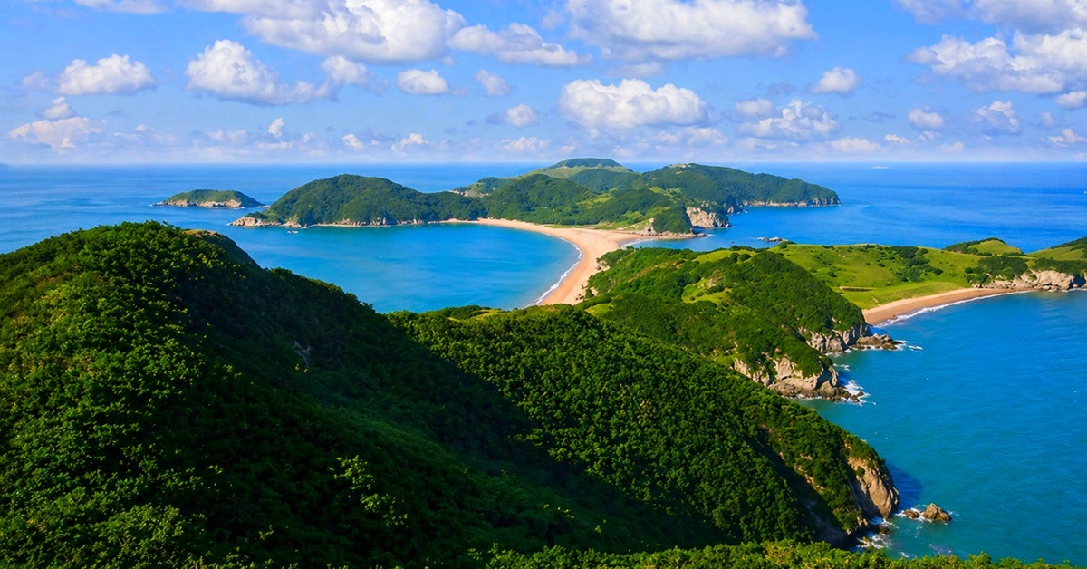 배 타고 4시간 걸려도 간다... 한국의 갈라파고스라 불리는 '백패킹 성지' 