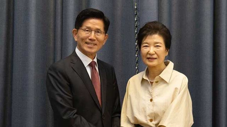 지난 대통령선거에서 박근혜 전 대통령 달성군 사저를 예방한 김문수 명예선대위원장./ 추경호 의원실 제공