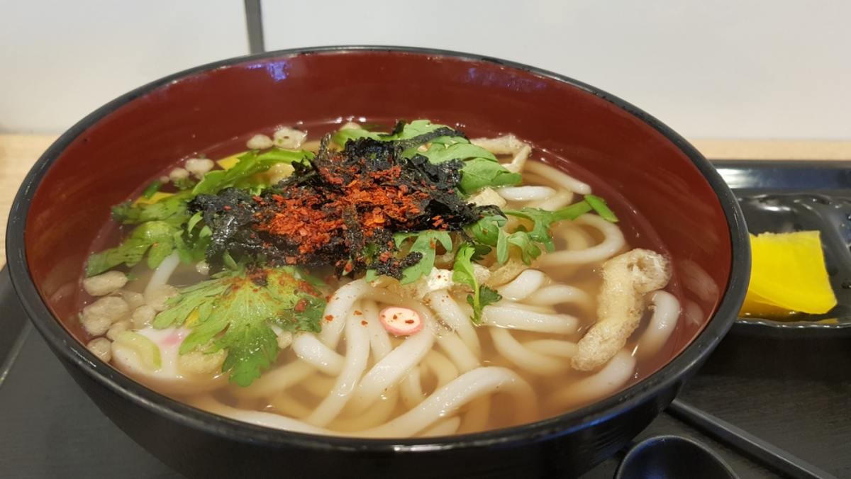 휴게소 우동 / Koopyd-shutterstock.com