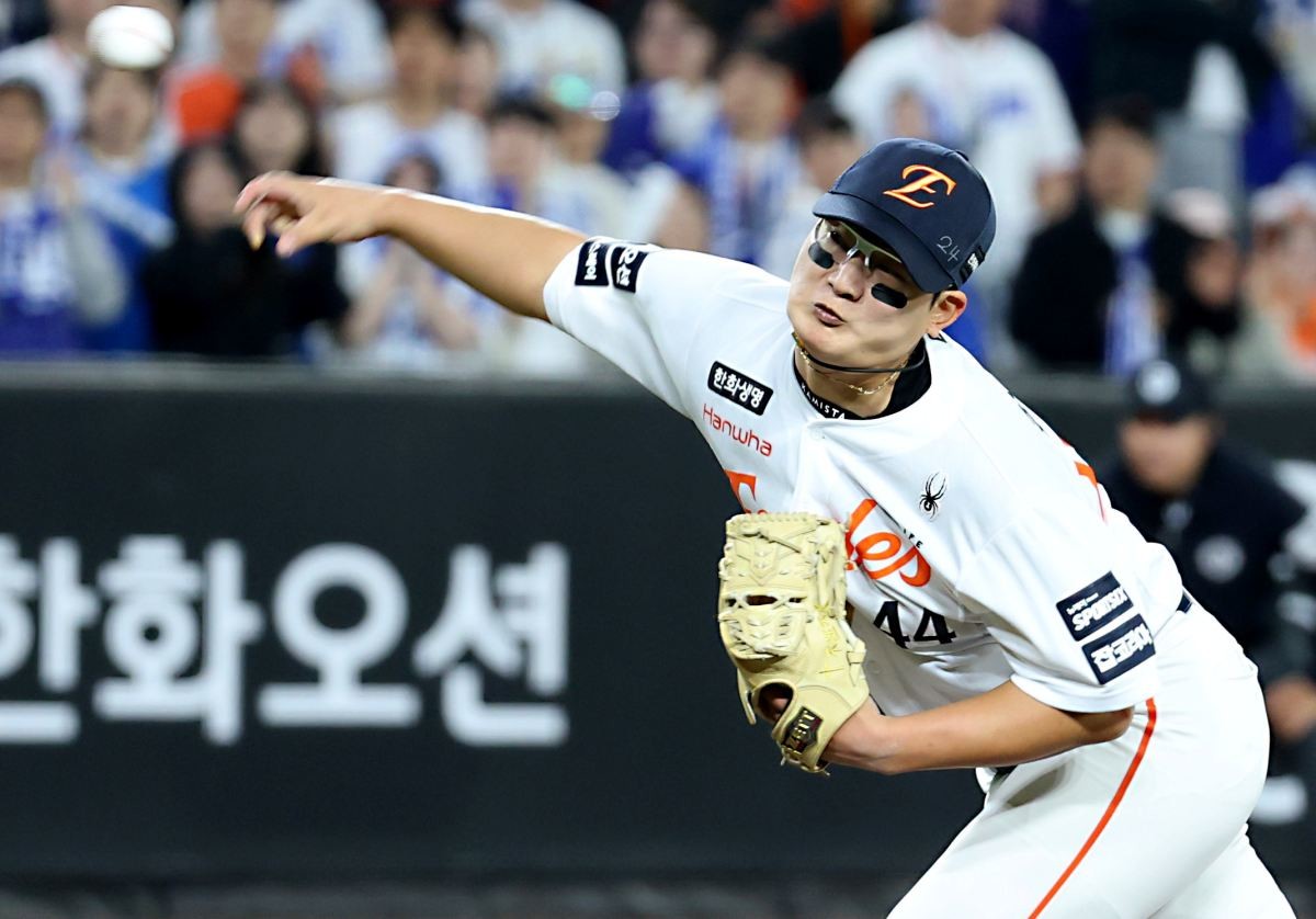 김서현 투구폼 모습. / 뉴스1