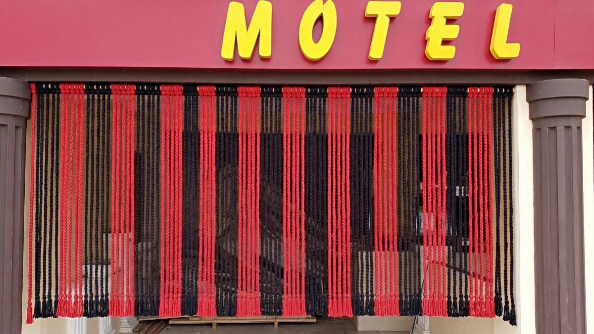 과거 불륜의 성지로 꼽혔던 모텔의 흔한 입구 모습. 기사 내용 토대로 AI툴 활용해 제작한 자료사진.