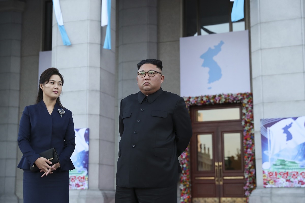김정은 북한 국무위원장과 부인 리설주 여사 / 뉴스1