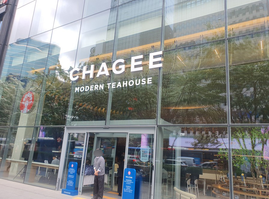 '장원영 밀크티' 차지(CHAGEE), 한국 상륙… 프리미엄 티 경험 제안