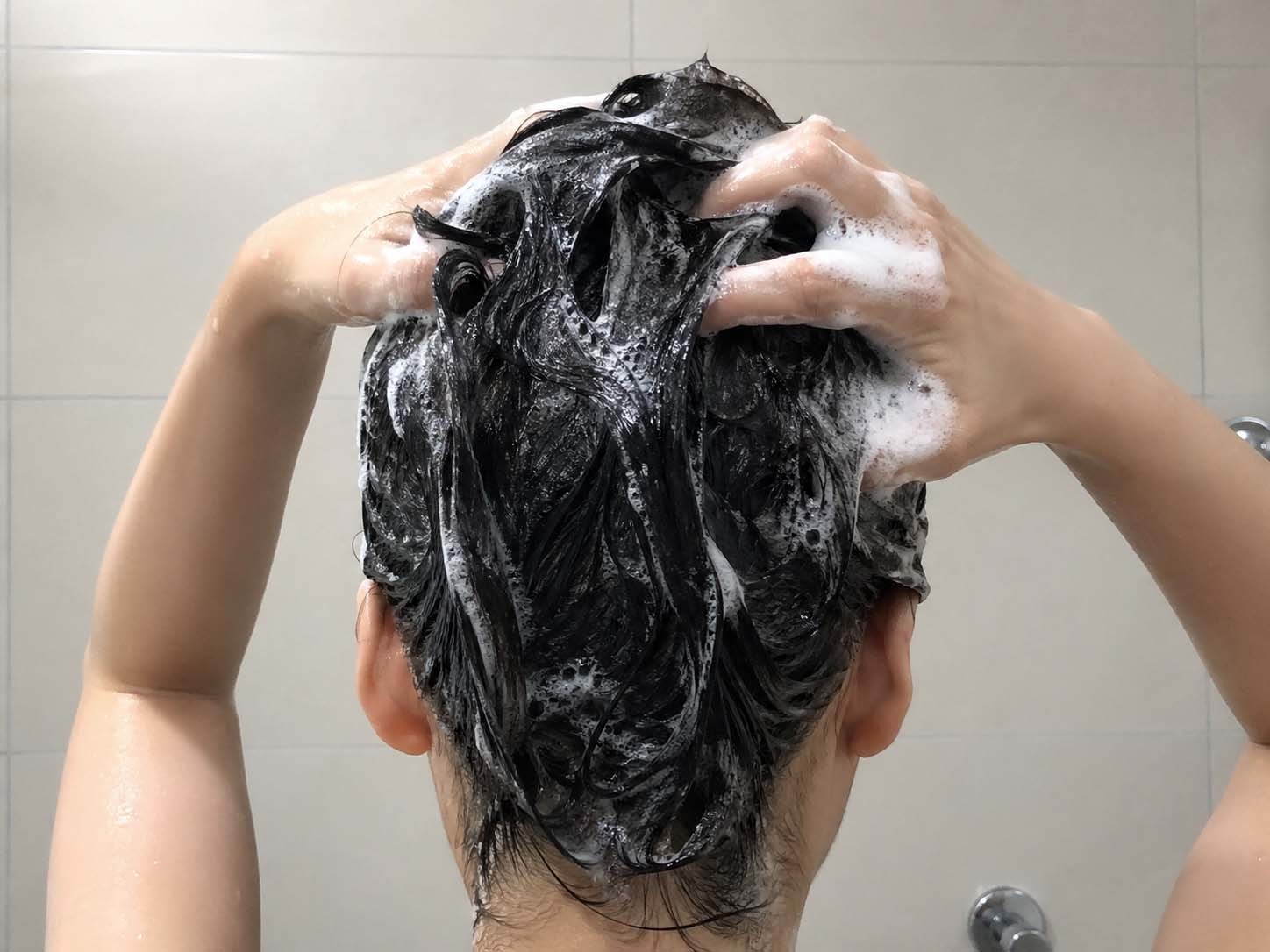 똑같은 샴푸와 물로 감았는데... 머릿결이 날마다 다른 이유, 바로 이거였다 