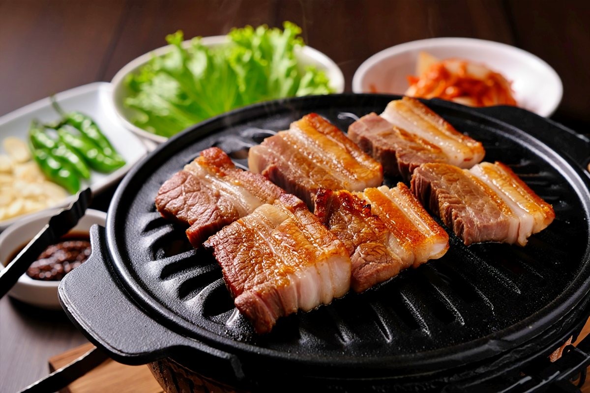 삼겹살 / Dikey Creative Labs Photo-Shutterstock.com