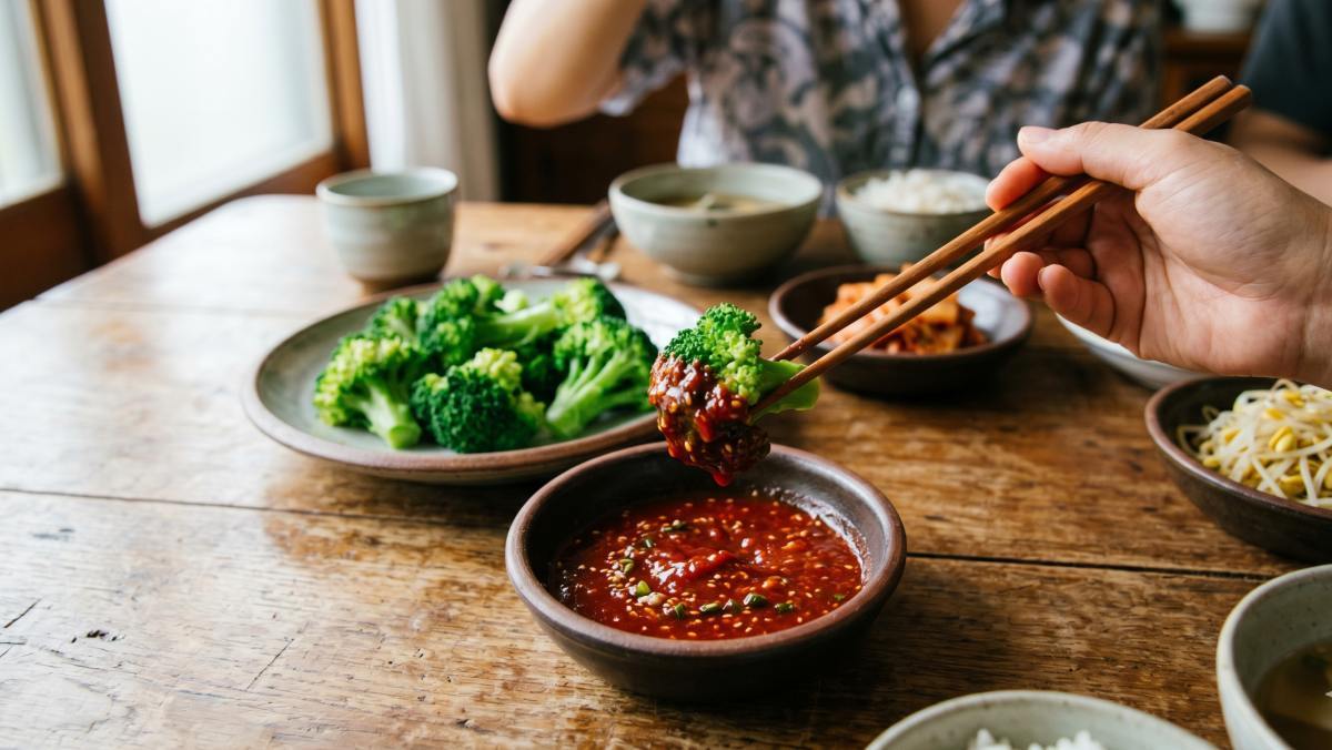 풋내 싹 잡고 감칠맛 폭발…브로콜리, 초고추장 말고 '여기'에 찍어 먹어보세요