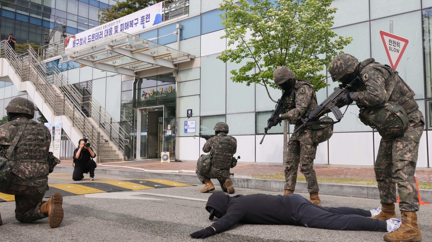 29일 동구청 1층 주차장에서 진행된 2026년 충무훈련 드론 테러 대응 실제훈련 모습 / 사진=대전 동구