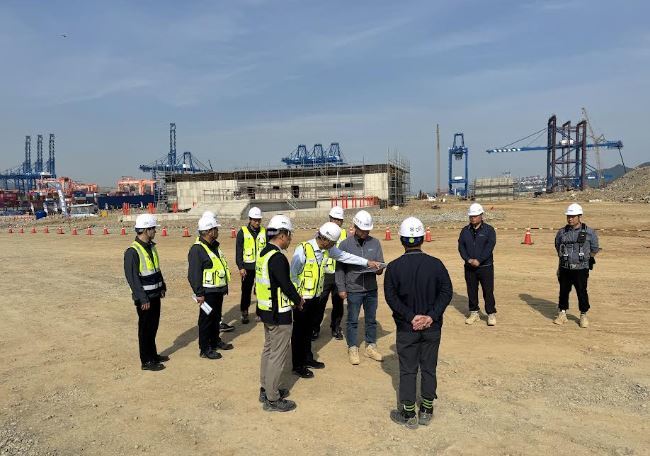 부산항만공사, 신항 건설현장 직접 점검…“대형 공사 안전관리 강화”
