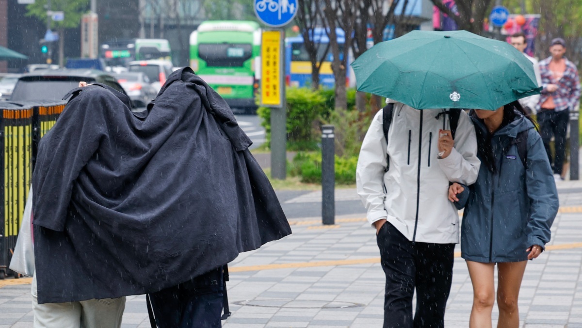 오늘 곳곳 비 예보…연휴 마지막 날 약속 있다면 꼭 봐야 할 ‘날씨 소식’