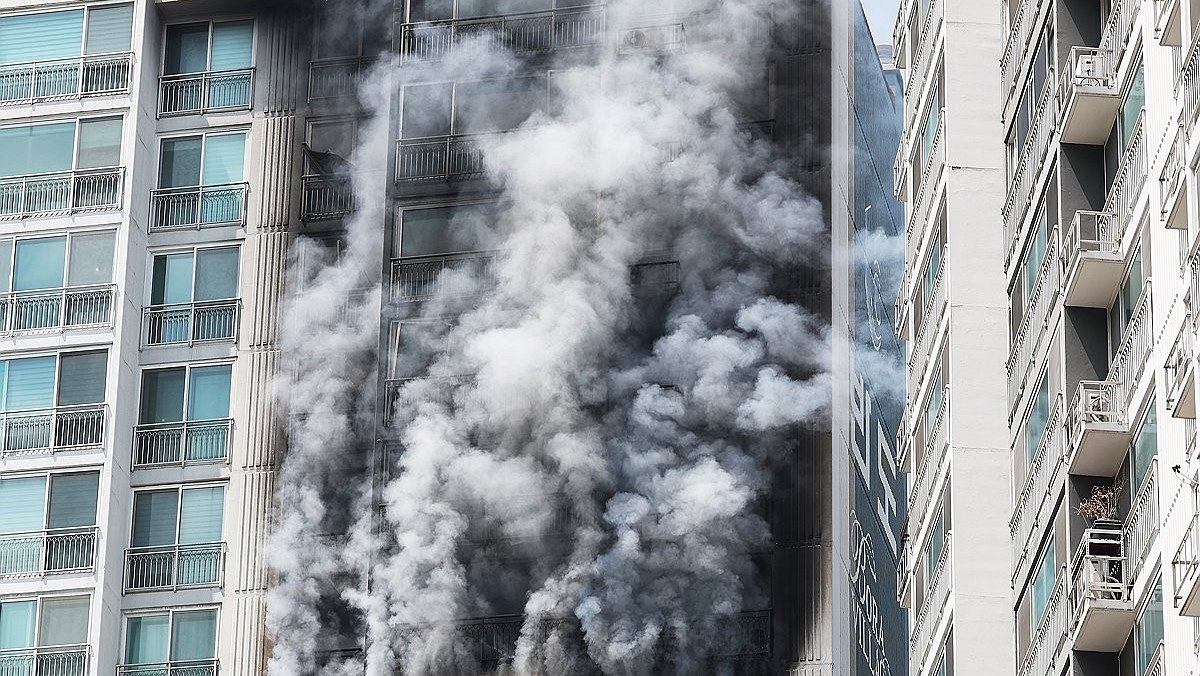 [속보] 의왕 아파트 화재…부부 2명 사망·5명 부상