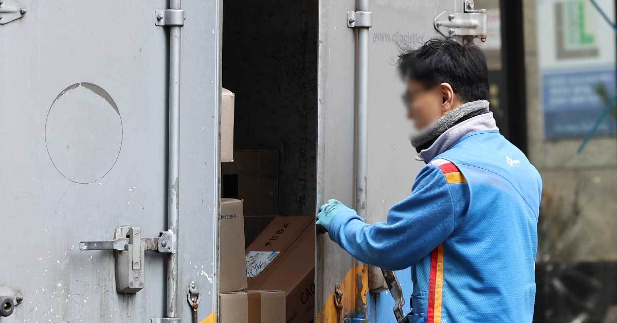 5월 1일 노동절(옛 근로자의날) 쉬는데…택배·은행·주식시장도 문 닫나