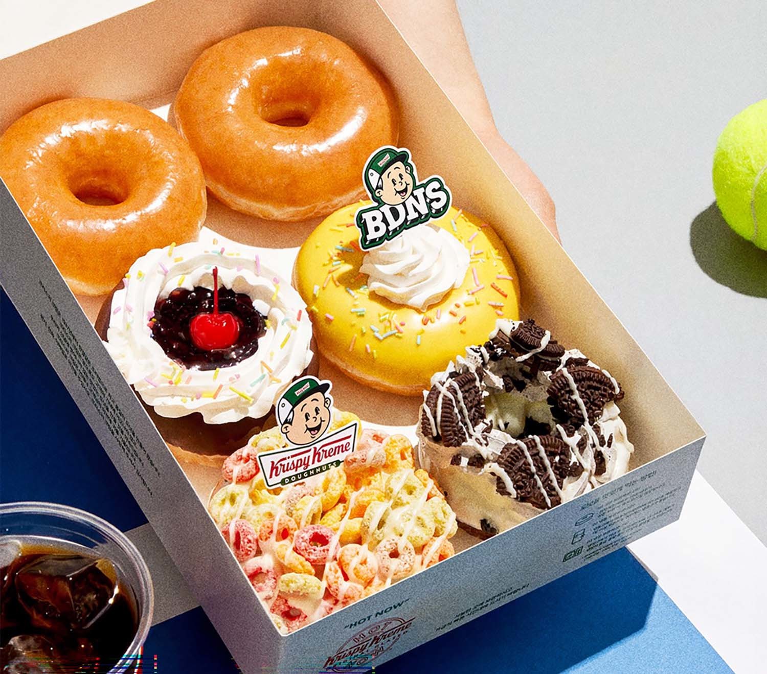 크리스피크림 도넛이 유튜브 코미디 크루 빠더너스(BDNS)와 손잡고 내놓는 '아메리칸 스위츠 위드(American Sweets with) BDNS' 컬렉션. / 크리스피크림 인스타그램