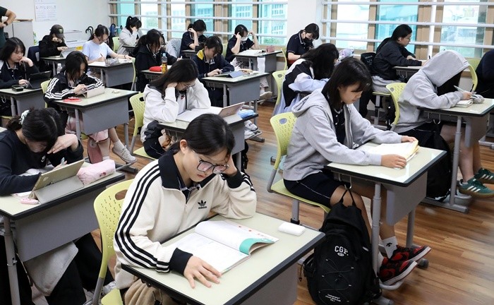 요즘 시대에 맞는 교육은 어떤 것인가. 정부, 교육부, 선생님과 학생 그리고 학부모까지 이해 당사자들의 합의가 필요한 시점이다. 사진은 기사의 이해를 돕기 위한 사진 / 뉴스1
