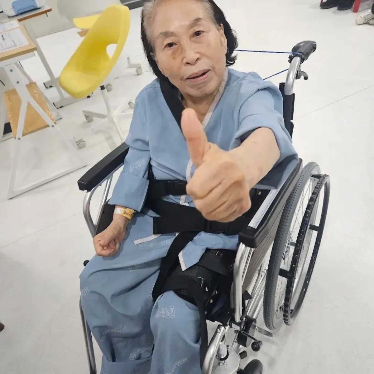 전원주가 고관절 수술을 받은 후 회복했다. / 전원주 유튜브 채널, 뉴스1