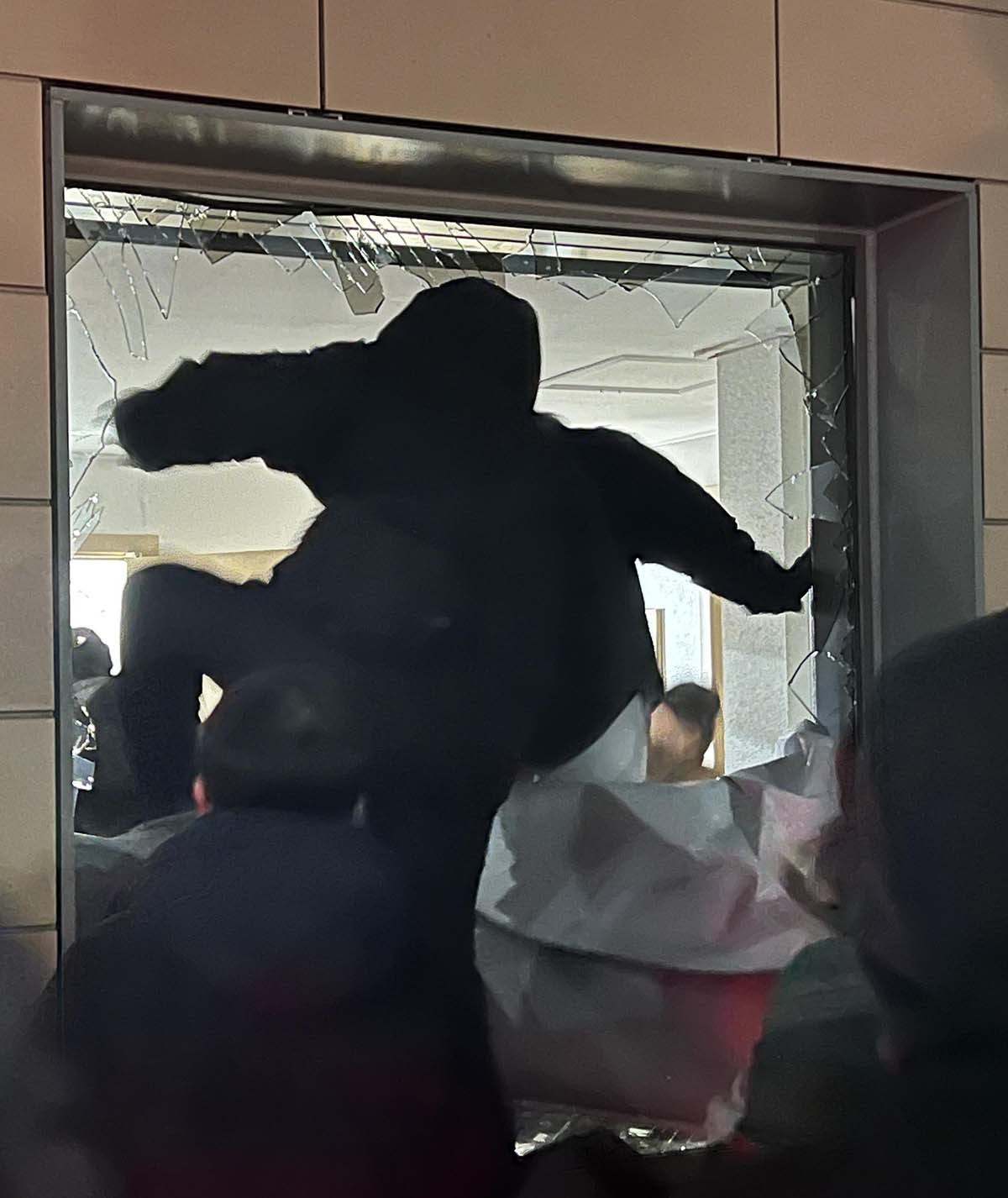 윤석열 구속 때 서부지법 쳐들어가 난동 부린 14명, 결국 이런 결말 맞았다