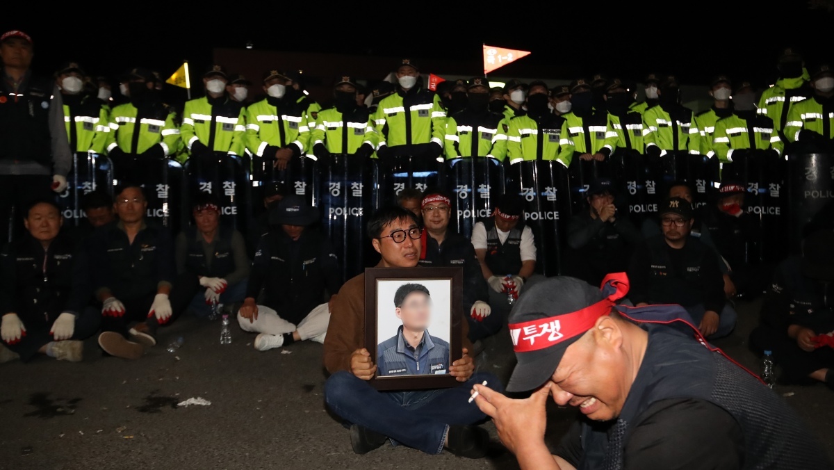 화물연대 “경찰, 조합원 사망 책임 사과하라”…첫 노동절 도심 대규모 집회