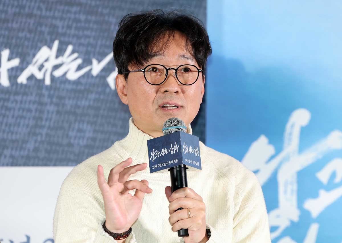 장항준 감독이 지난 1월 21일 오후 서울 강남구 코엑스 메가박스점에서 열린 영화 ‘왕과 사는 남자’ 기자간담회에서 취재진 질문에 답변하고 있다. '왕과 사는 남자'는 1457년 청령포, 마을의 부흥을 위해 유배지를 자처한 촌장과 왕위에서 쫓겨나 유배된 어린 선왕의 이야기로, 내달 4일 개봉한다. / 뉴스1