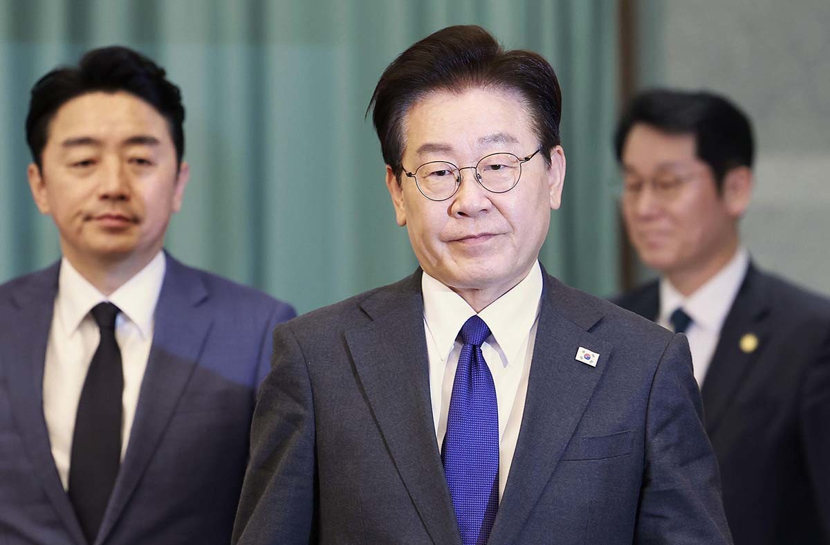 이재명 대통령이 30일 청와대에서 열린 수석보좌관회의에 입장하고 있다. / 뉴스1 (청와대통신사진기자단)
