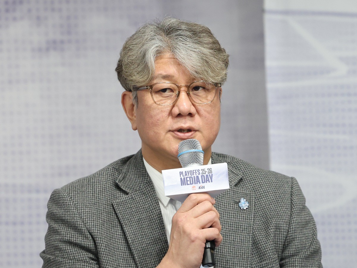 손창환 고양 소노 감독이 지난달 10일 서울 강남구 KBL센터에서 열린 '2025-2026 LG전자 프로농구 플레이오프 미디어데이'에서 포부를 밝히고 있다. / 뉴스1