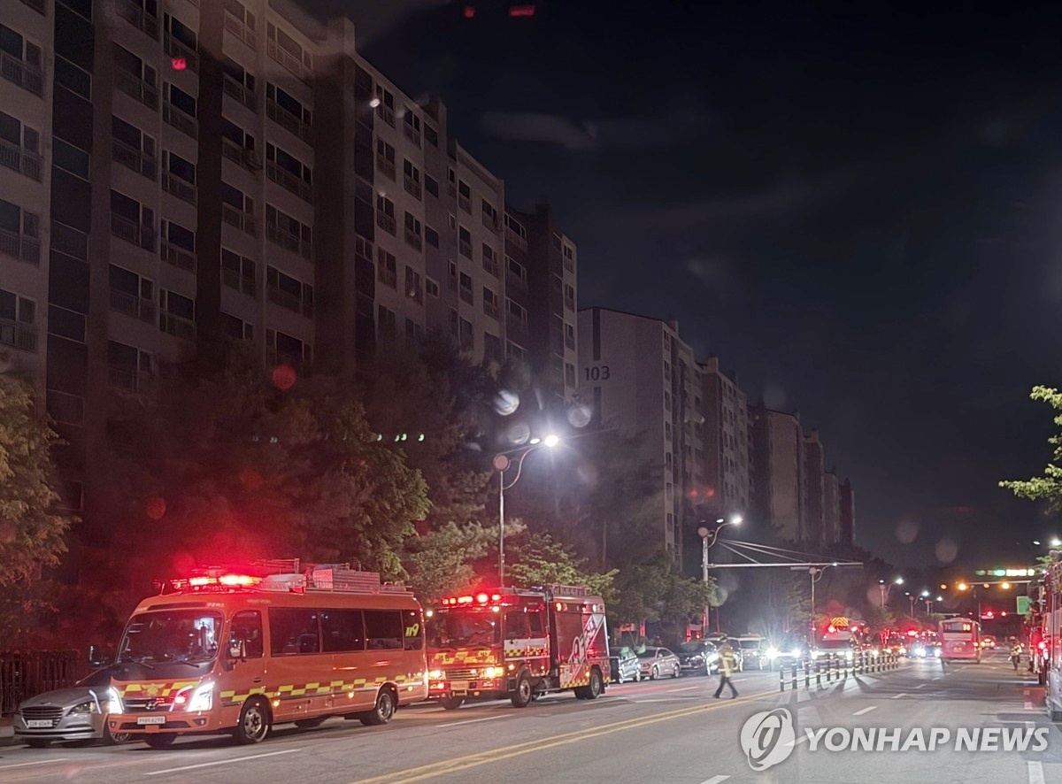 1000세대 넘는 대단지 아파트 화재로 정전…일부 주민 엘리베이터에 갇히기도 (세종)