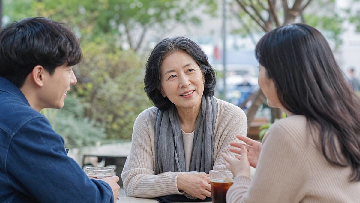 특히 젊은 세대와의 만남은 세상을 읽는 데 도움이 된다. 묻고 듣고 배우려 하면 나이 차이는 관계의 장벽이 아니라 서로 다른 시간을 이해하는 통로가 될 수 있다. 기사에 대한 이해를 돕기 위해 AI 툴로 제작한 자료 사진