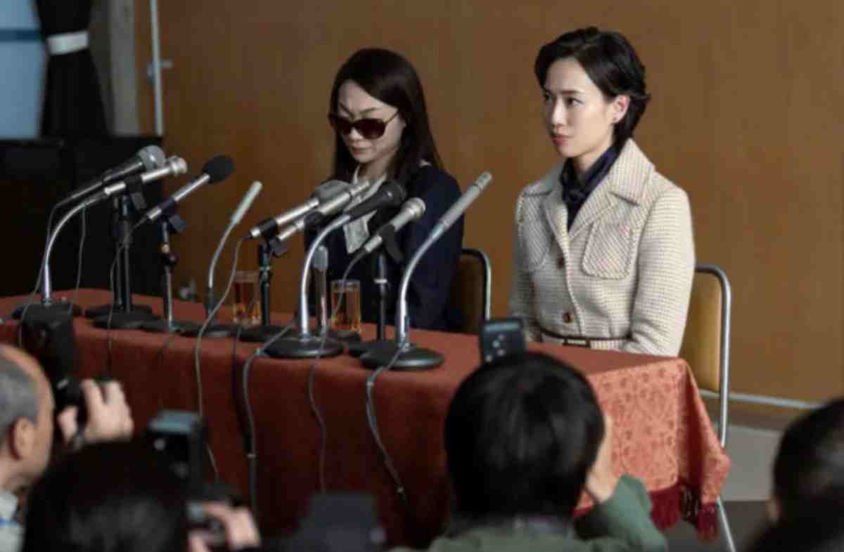 '지옥에 떨어집니다' 스틸컷. 배우 미우라 토코와 토다 에리카. / 넷플릭스 제공
