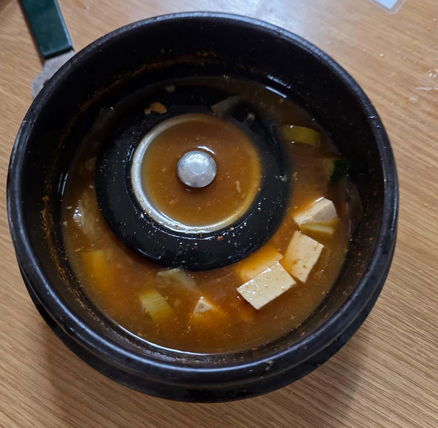 "된장찌개에서 싱크대 배수구 뚜껑이 나왔습니다" (사진)